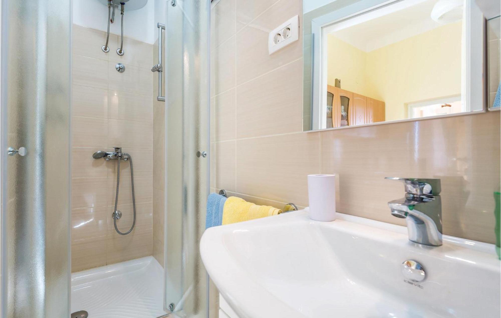 Stunning Apartment In Lovran With Kitchen Luaran gambar