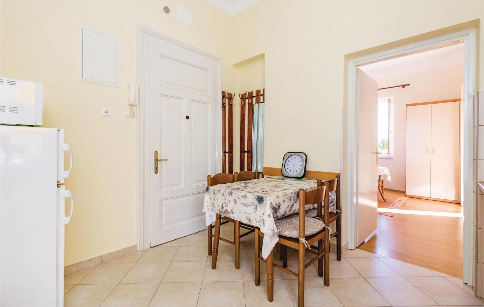 Stunning Apartment In Lovran With Kitchen Luaran gambar