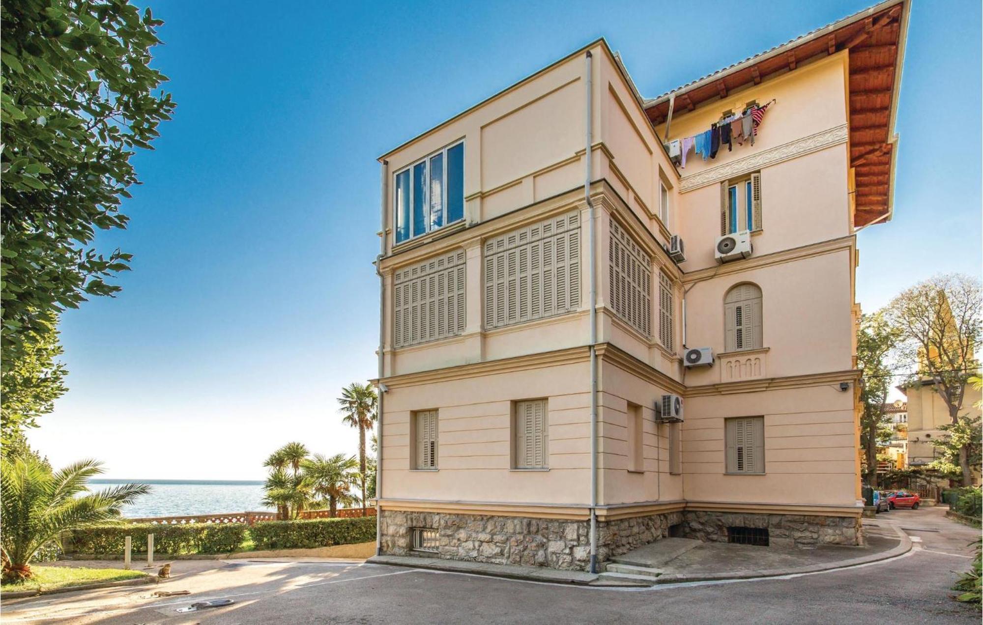 Stunning Apartment In Lovran With Kitchen Luaran gambar