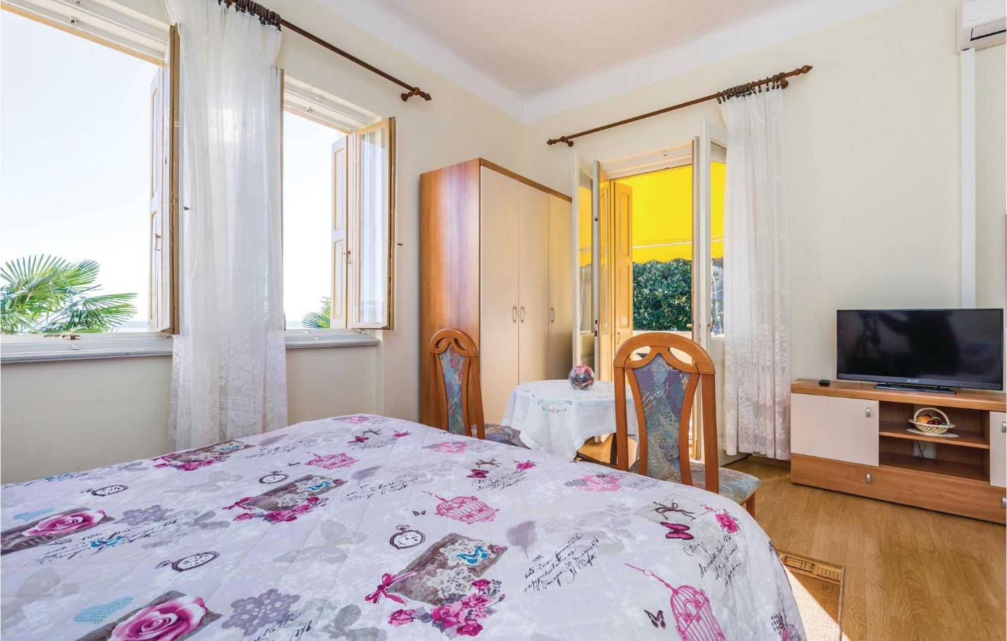 Stunning Apartment In Lovran With Kitchen Luaran gambar